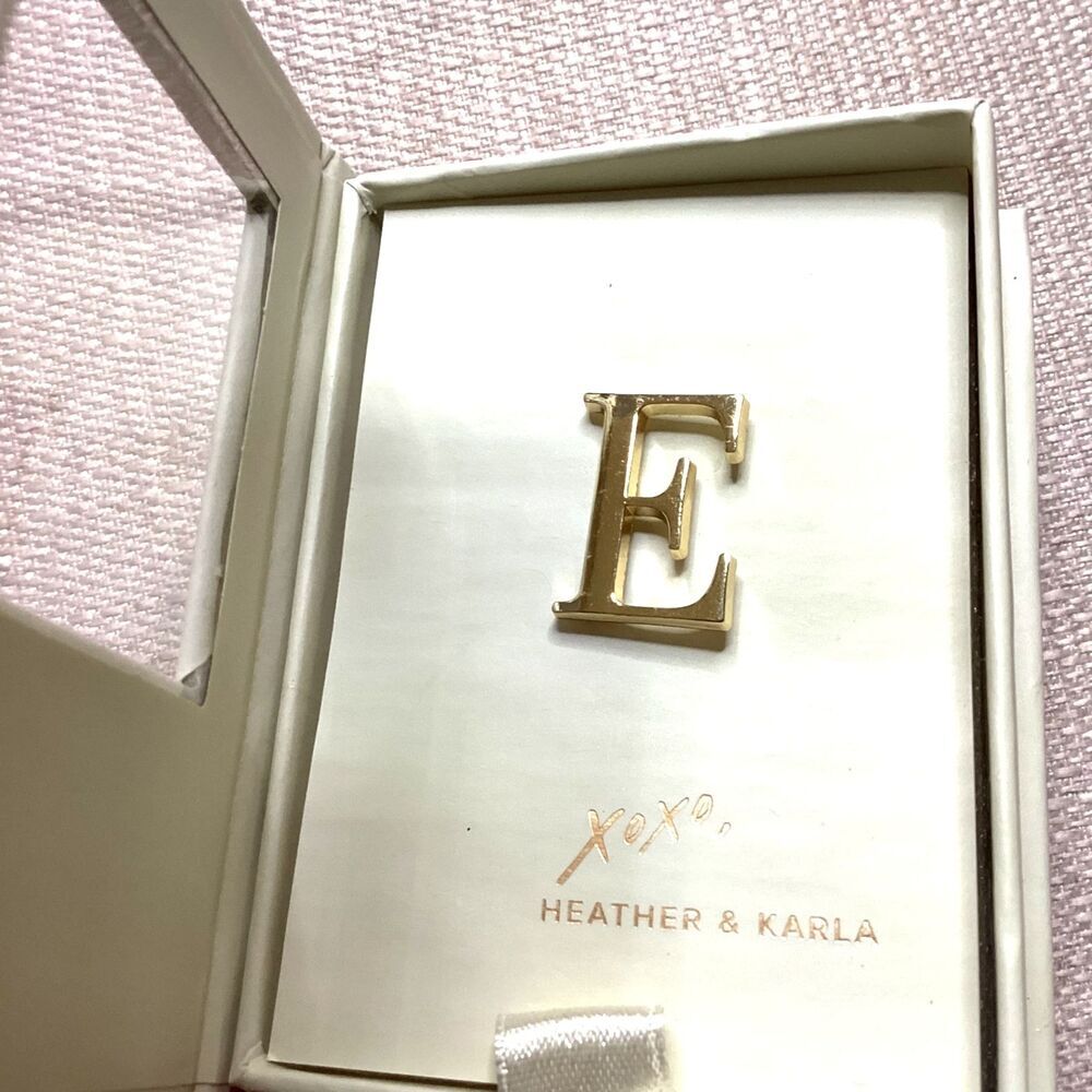 LARK & IVES COLLECTIVES THE GOLD MONOGRAM LYRICS PINS "E"